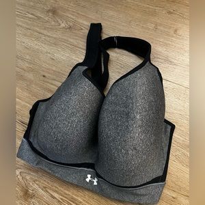Under Armour sports bra 36 DD like new